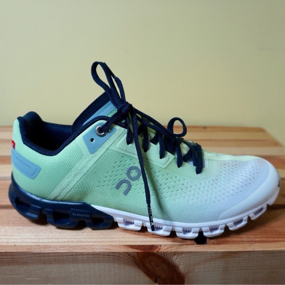 On Cloud - Cloudflow running shoes 7.5 - used like new